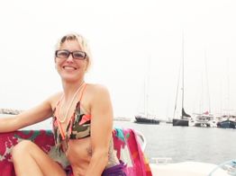 Sexe à la plage : Cristal se fait sodomiser sur le bâteau ! | IllicoPorno