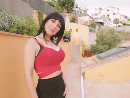 Valentina Ricci, jeune actrice porno en devenir ! | IllicoPorno