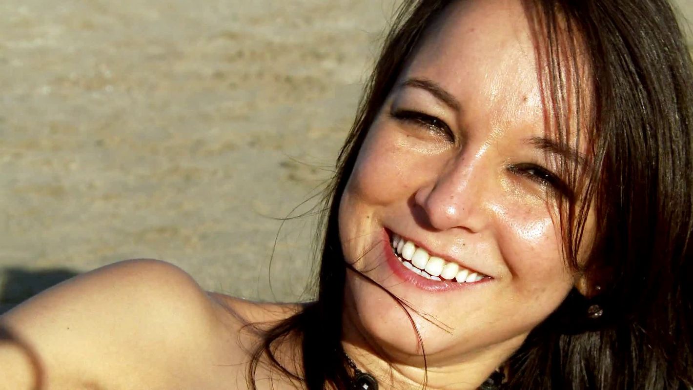 Sexe à la plage : Francys adore la bite  ! - Illicoporno.com
