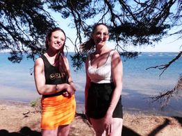 La rencontre explosive entre Arianna et Angelina au bord de l'étang de Thau (34) ! | IllicoPorno